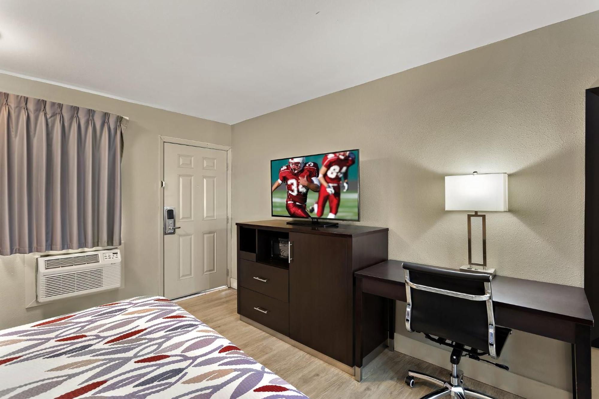 Red Roof Inn Redding Bagian luar foto