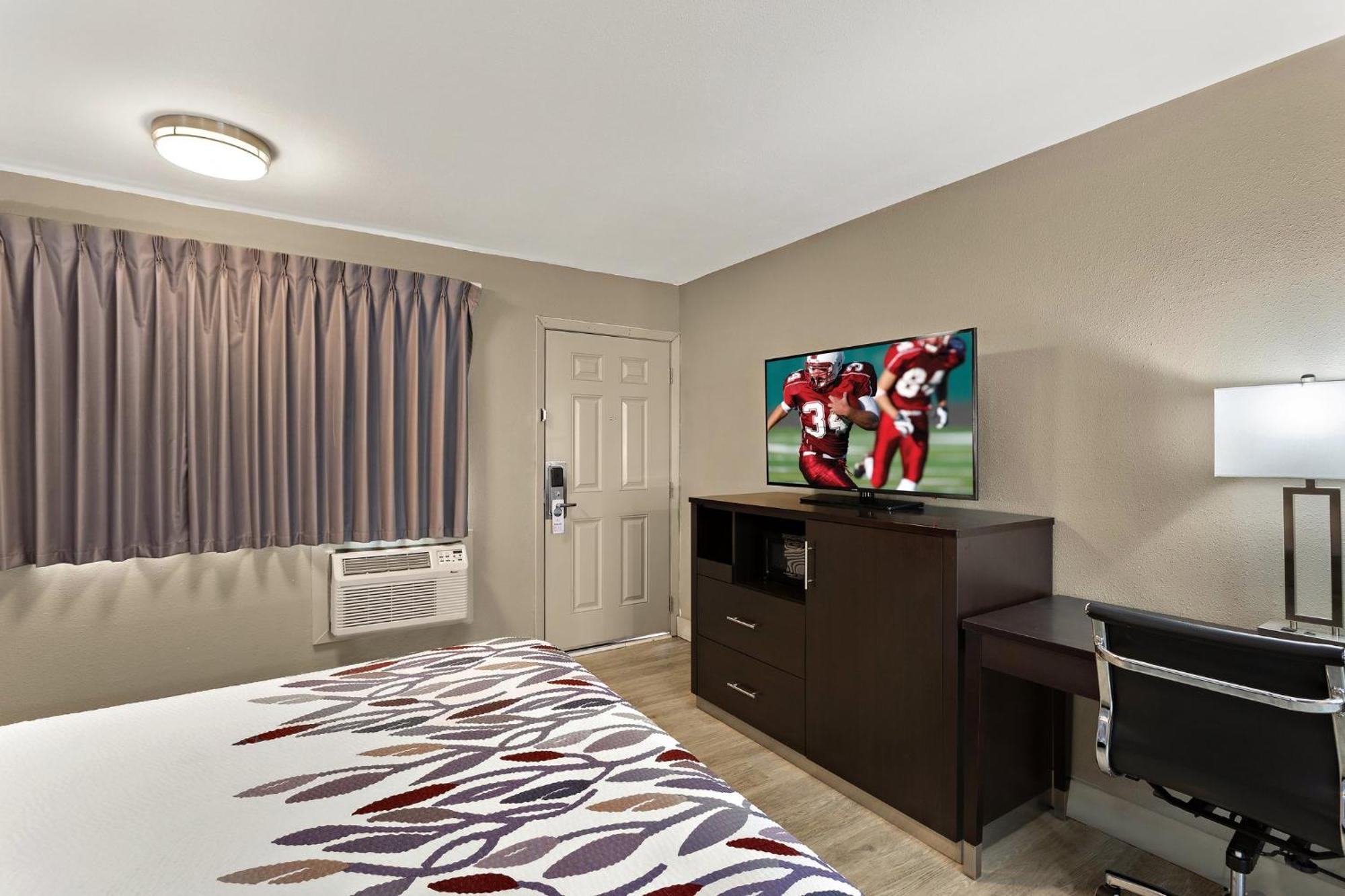 Red Roof Inn Redding Bagian luar foto