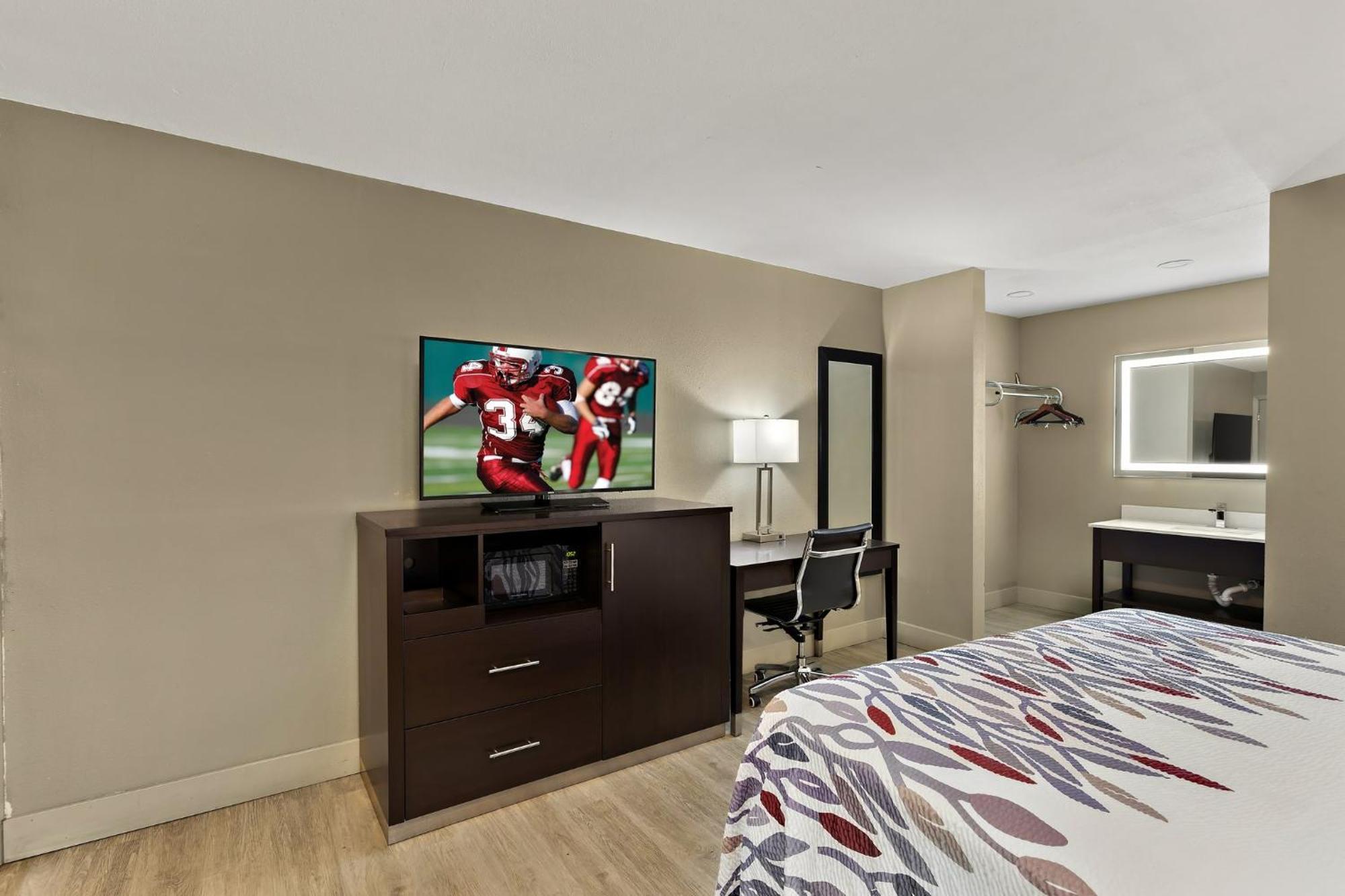 Red Roof Inn Redding Bagian luar foto