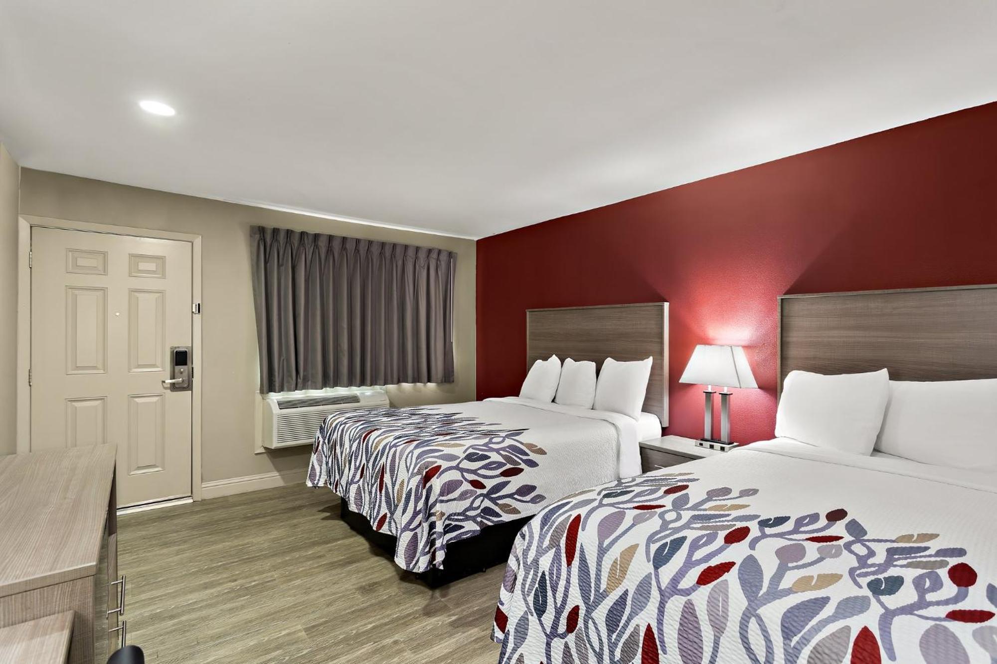 Red Roof Inn Redding Bagian luar foto