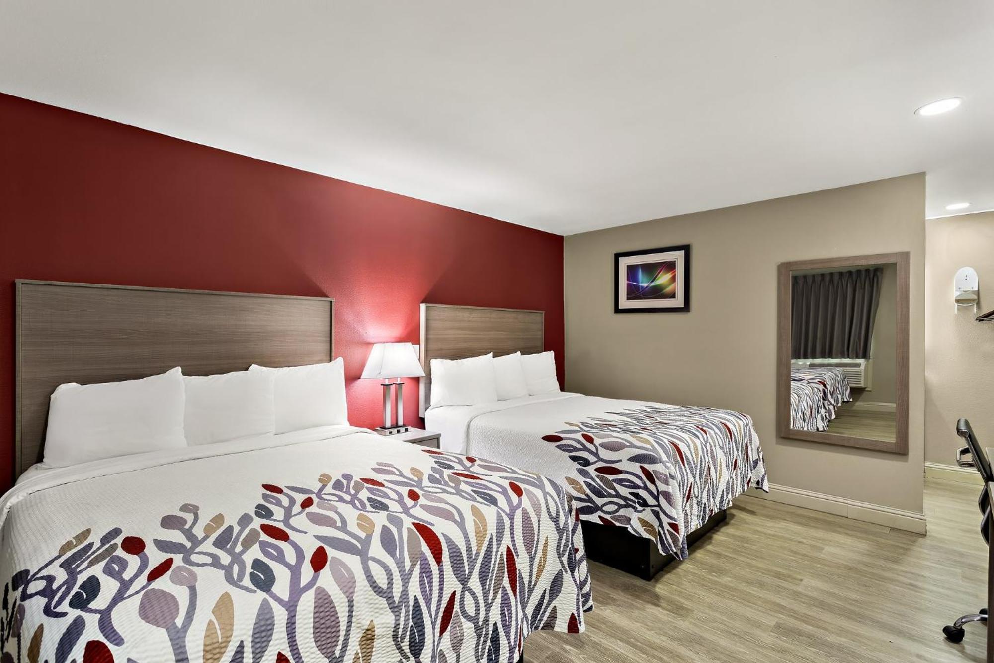 Red Roof Inn Redding Bagian luar foto