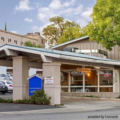 Red Roof Inn Redding Bagian luar foto