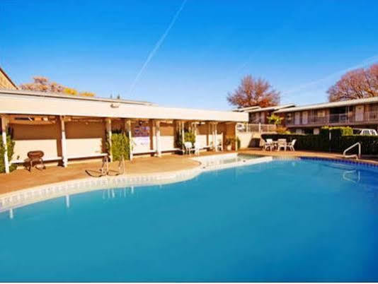 Red Roof Inn Redding Bagian luar foto